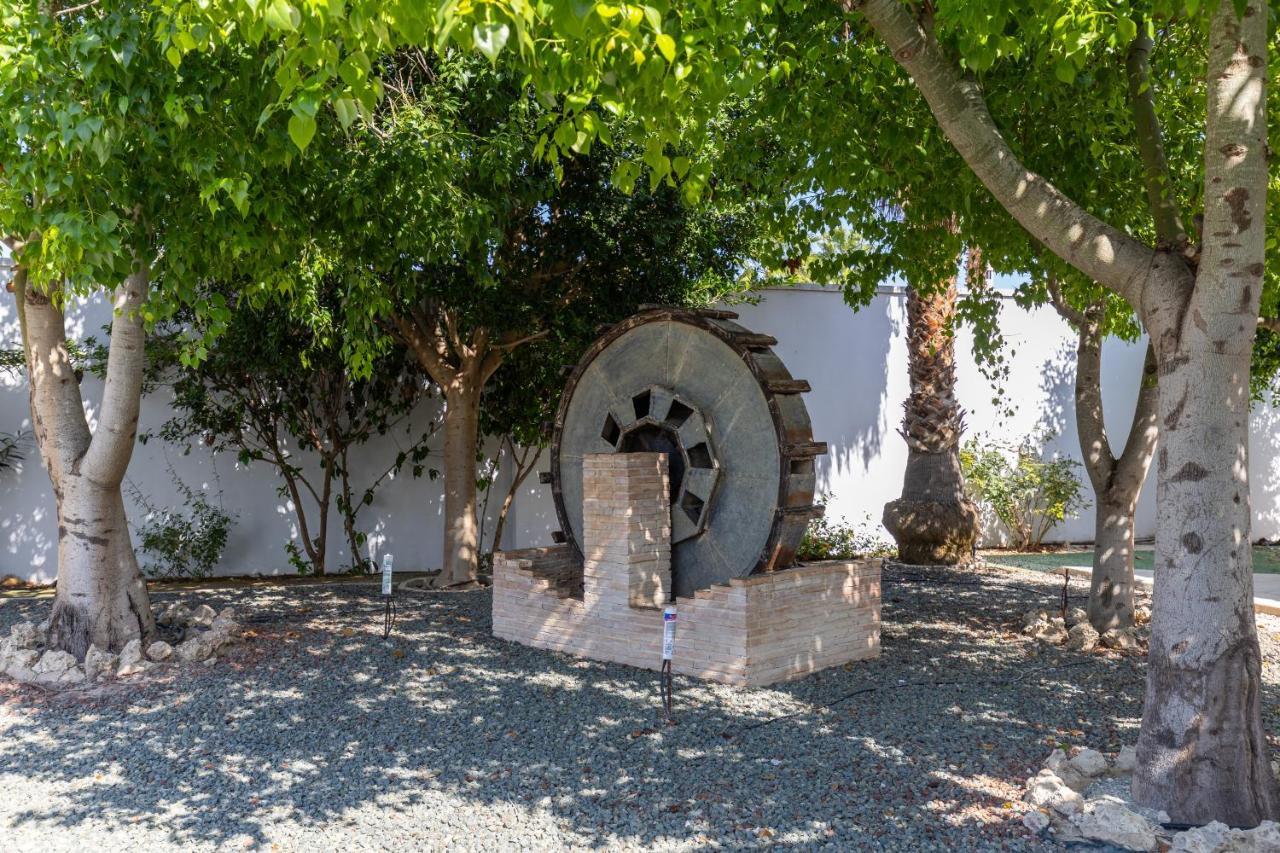 Waterwheel Villa By Fidalsa Альморади Экстерьер фото